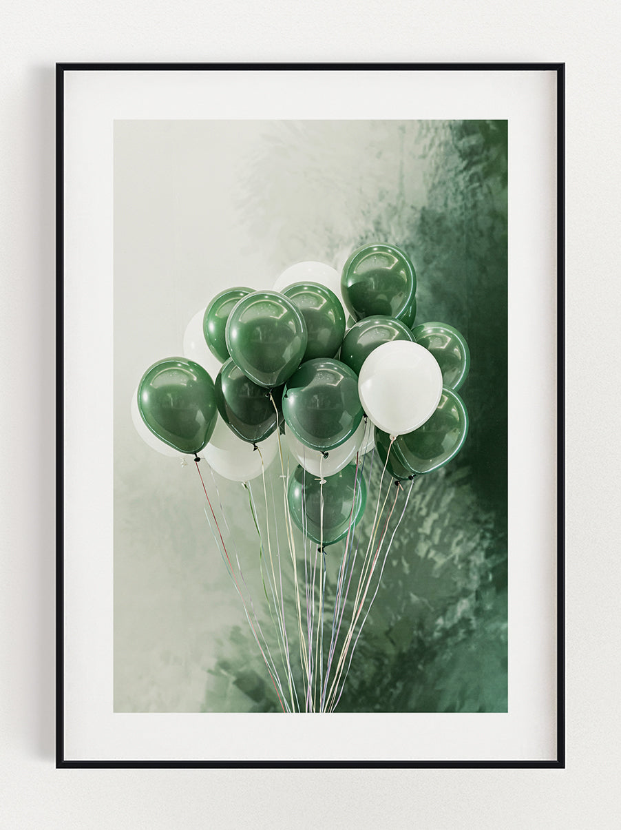Emerald Green Ballon Poster – Stunning art poster print on premium gallery paper, perfect for modern interiors